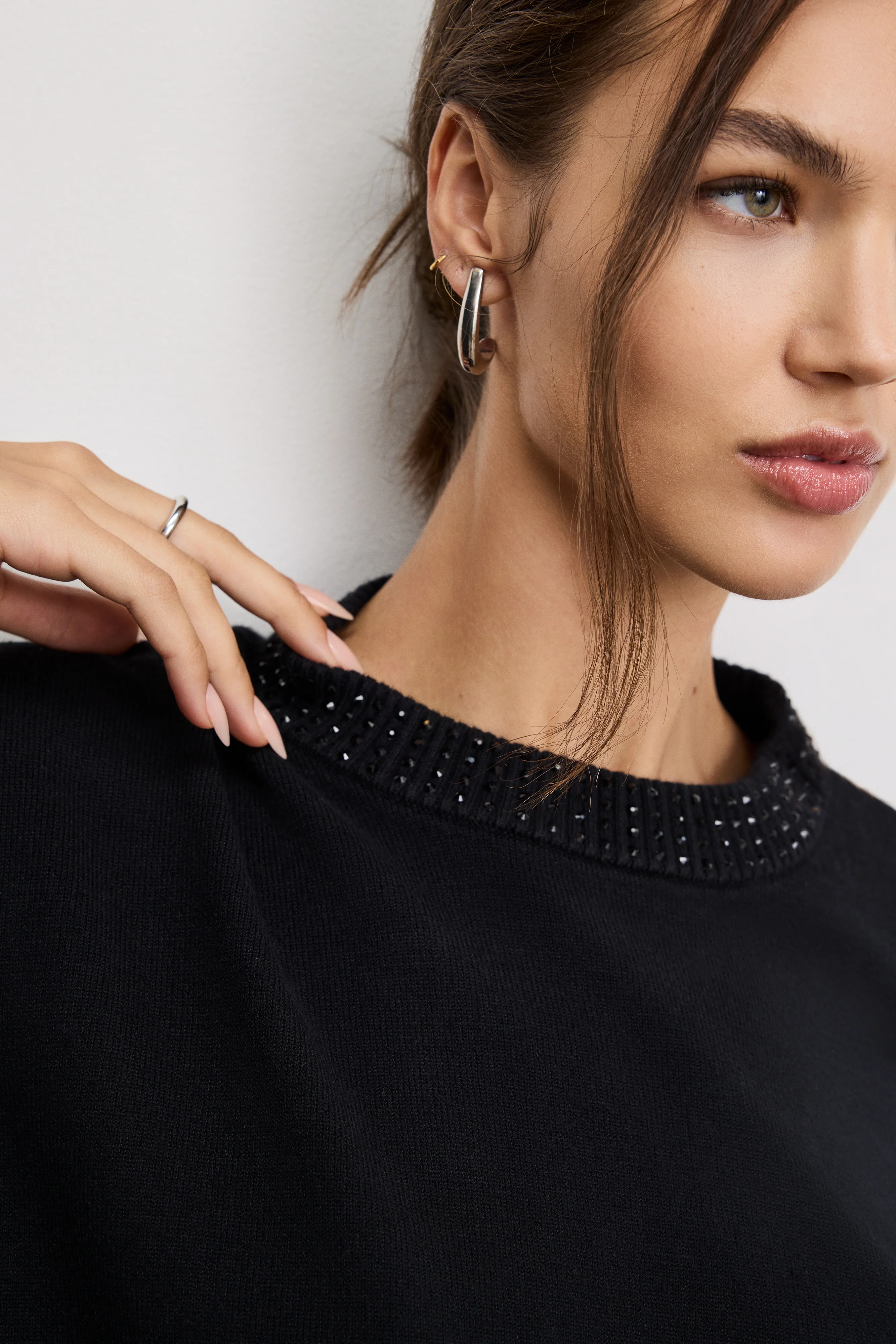 CRYSTAL CREWNECK SWEATER Black001