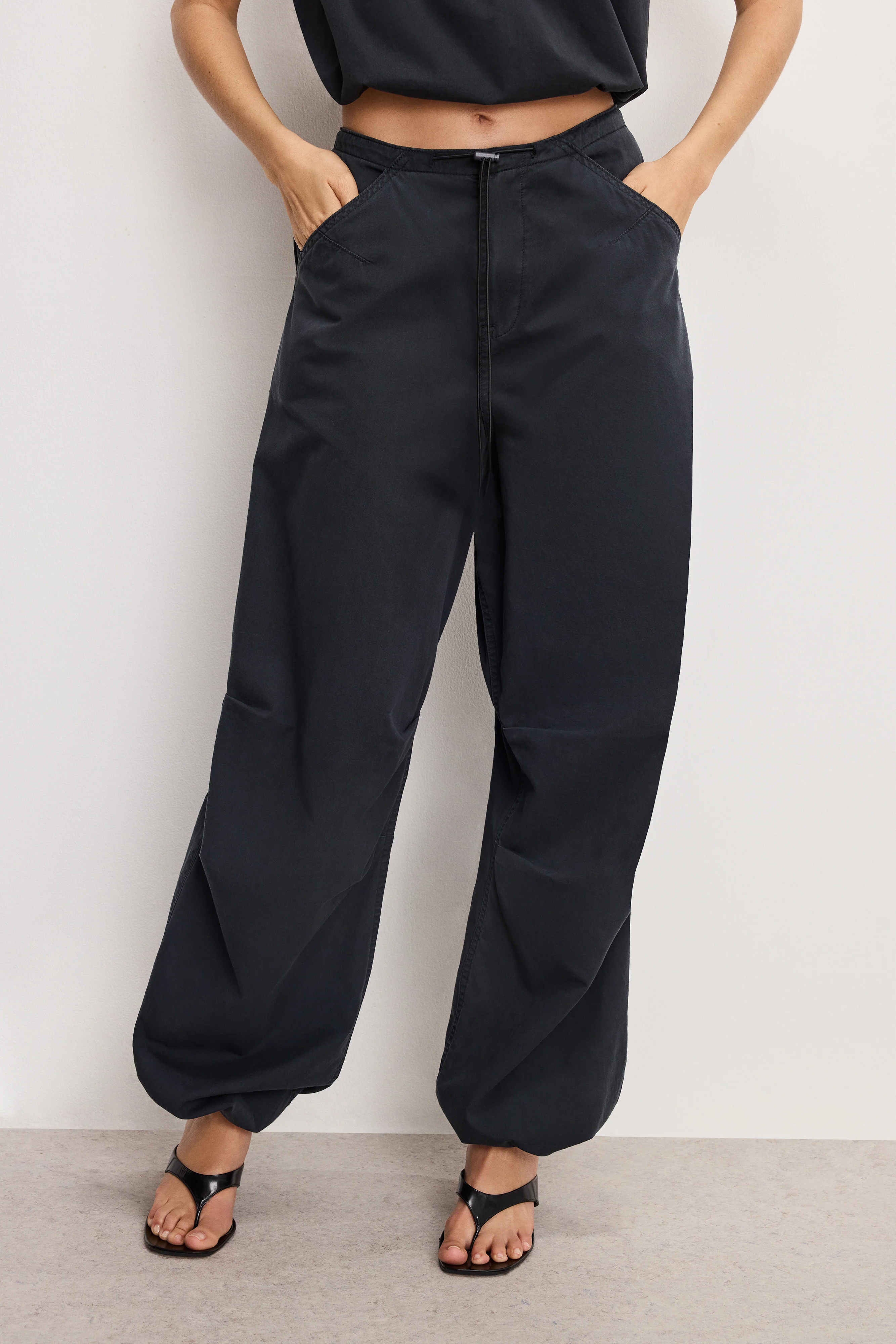 TWILL PARACHUTE PANTS Black001