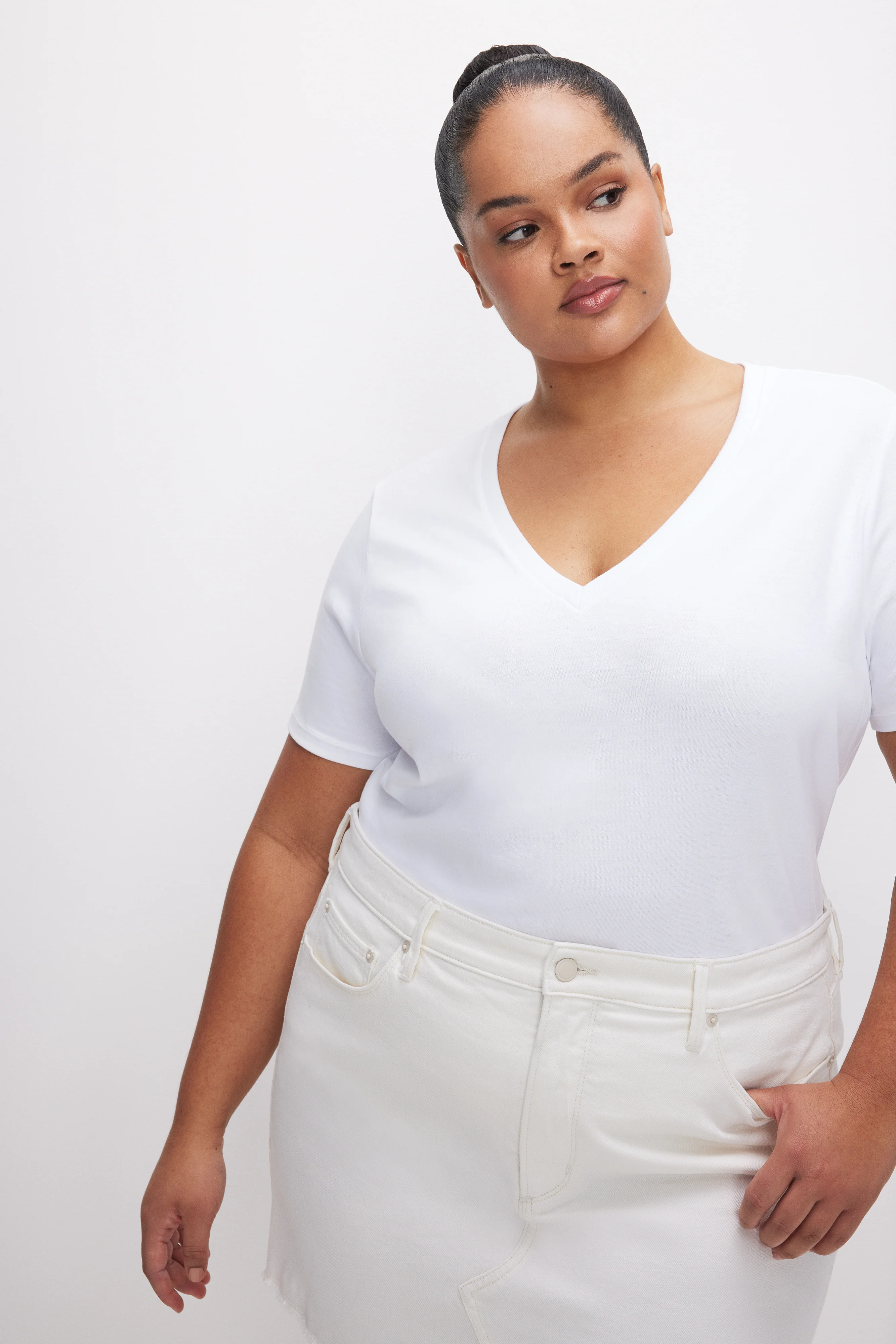 COTTON CLASSIC V-NECK TEE White001