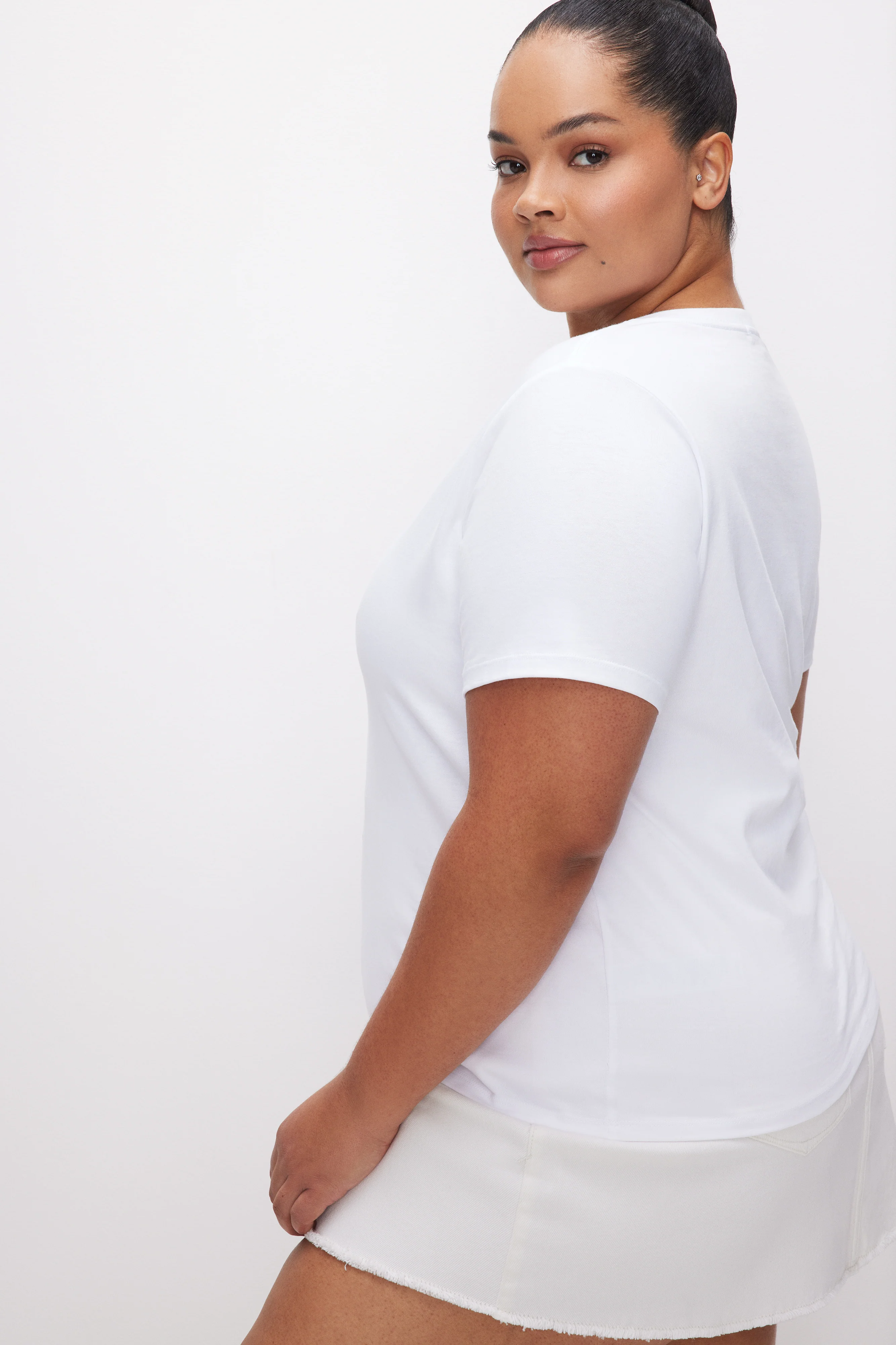 COTTON CLASSIC V-NECK TEE White001