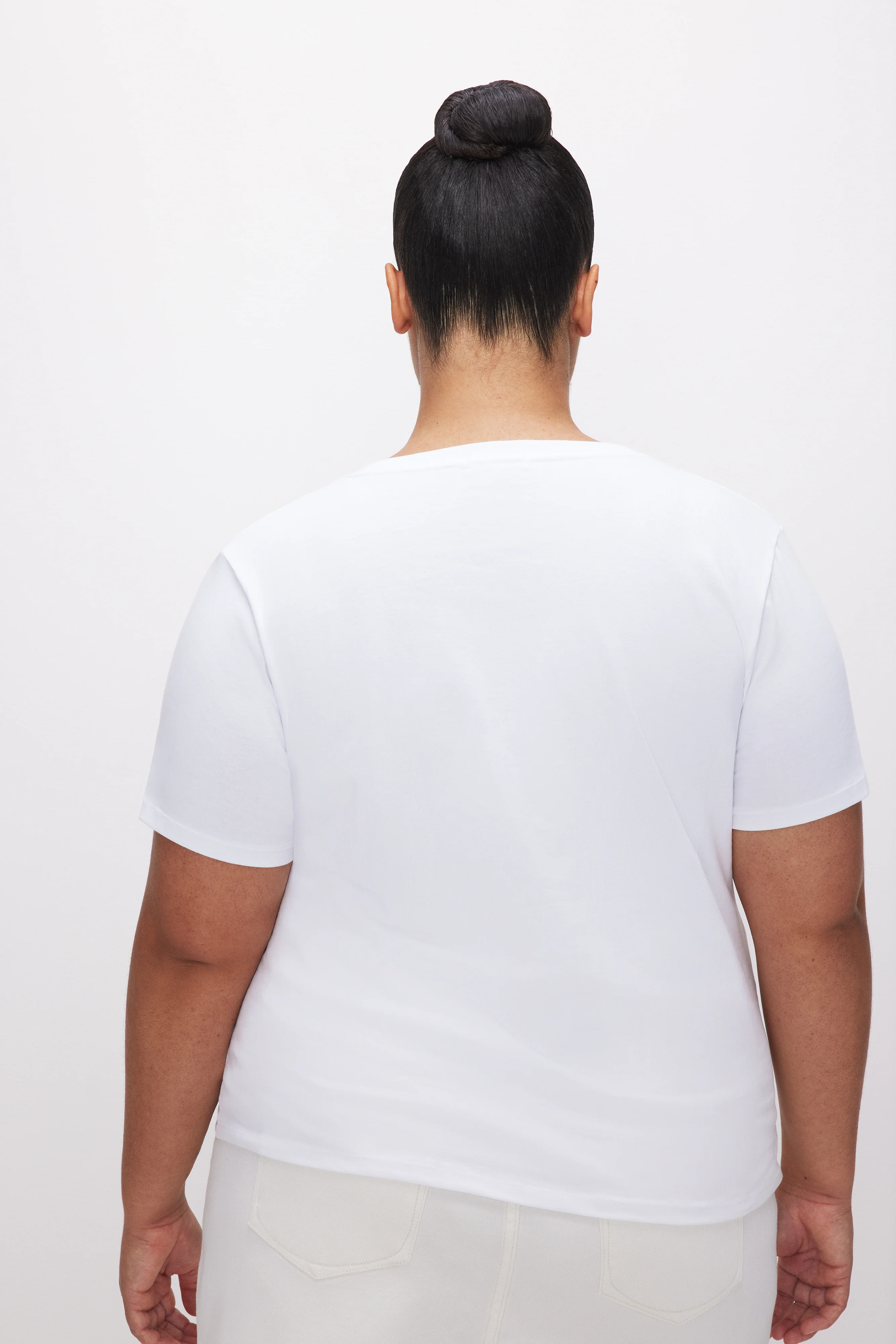 COTTON CLASSIC V-NECK TEE White001