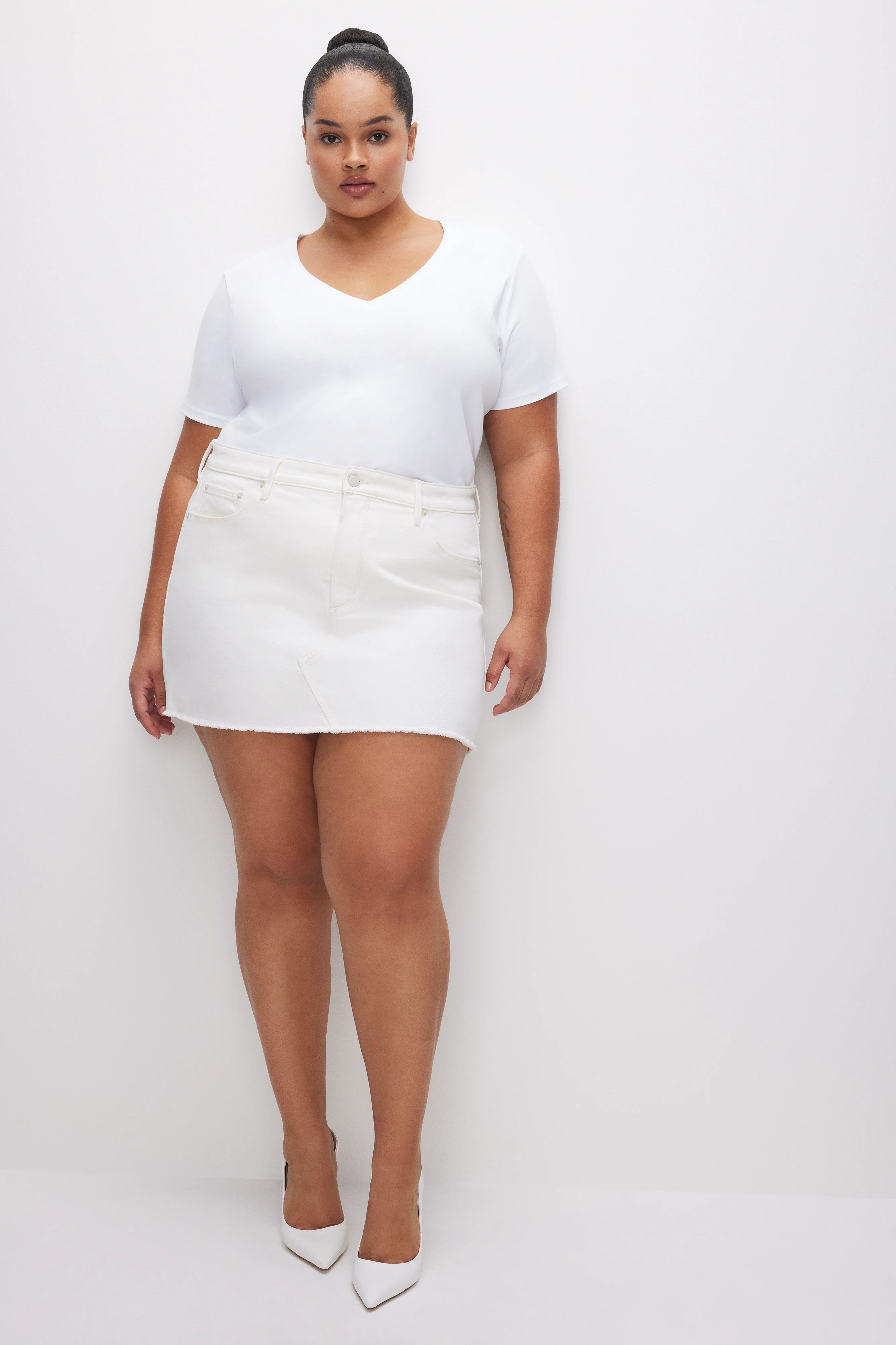 COTTON CLASSIC V-NECK TEE White001