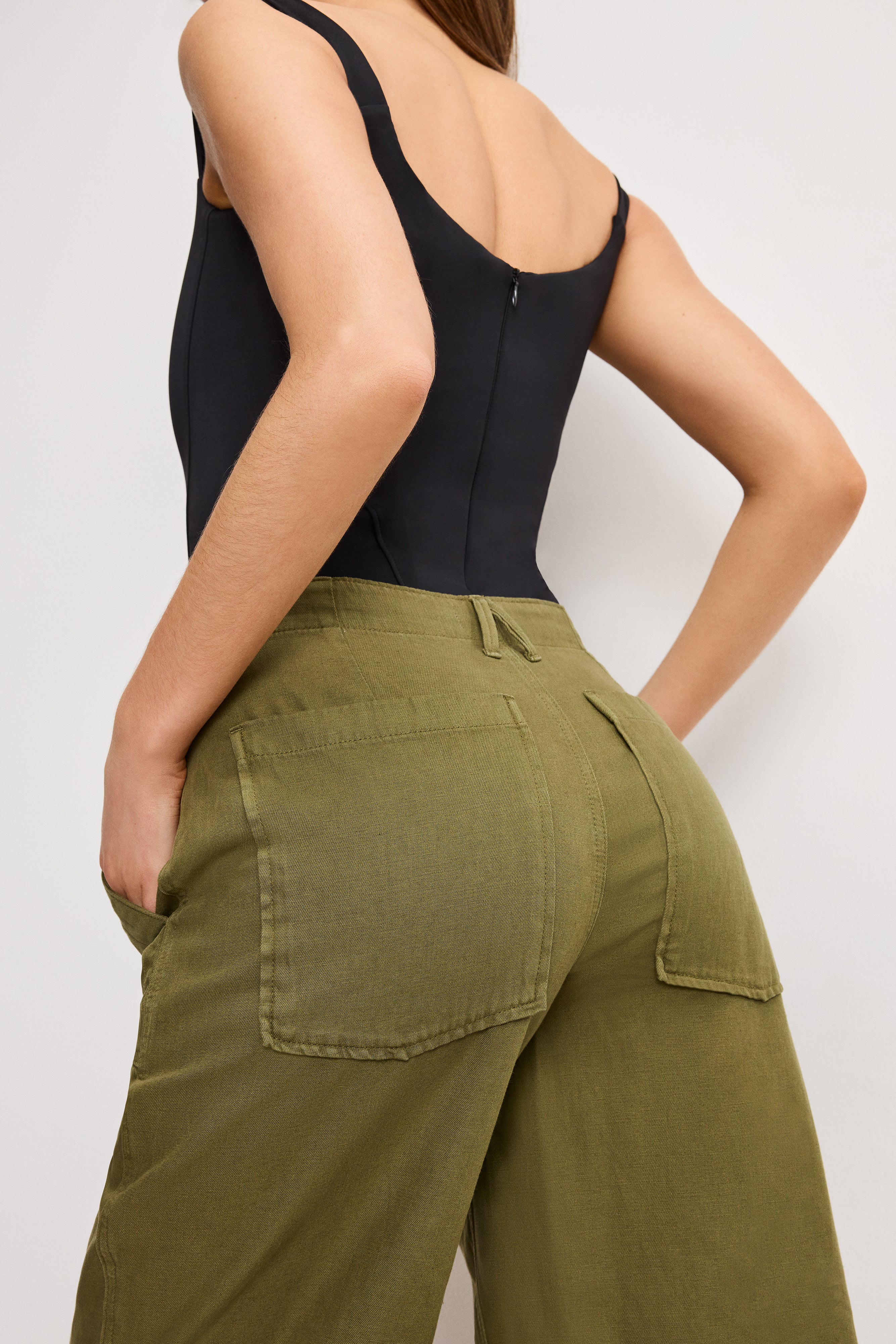 LITE LINEN BERMUDA SHORT Martini olive002