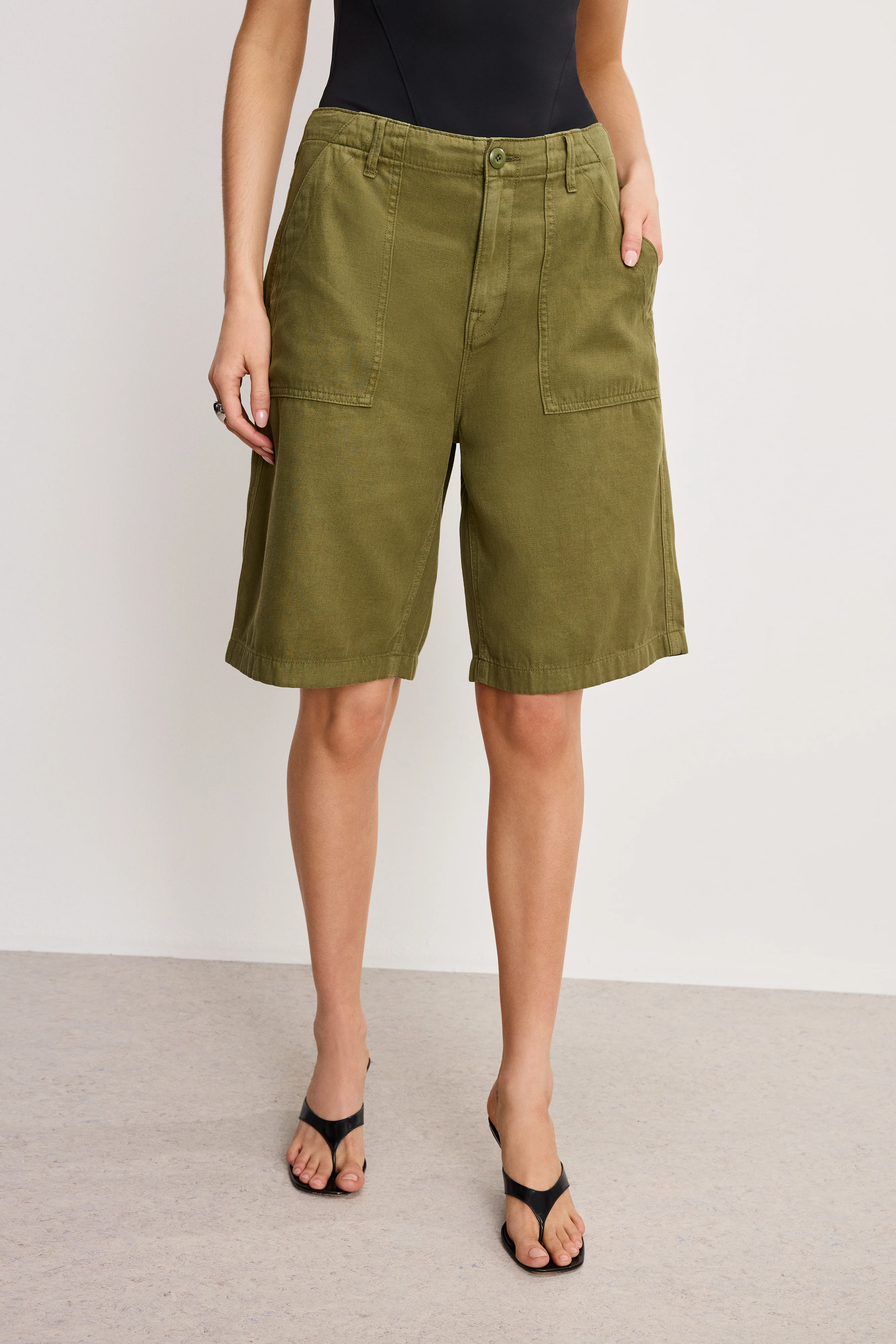 LITE LINEN BERMUDA SHORT Martini olive002