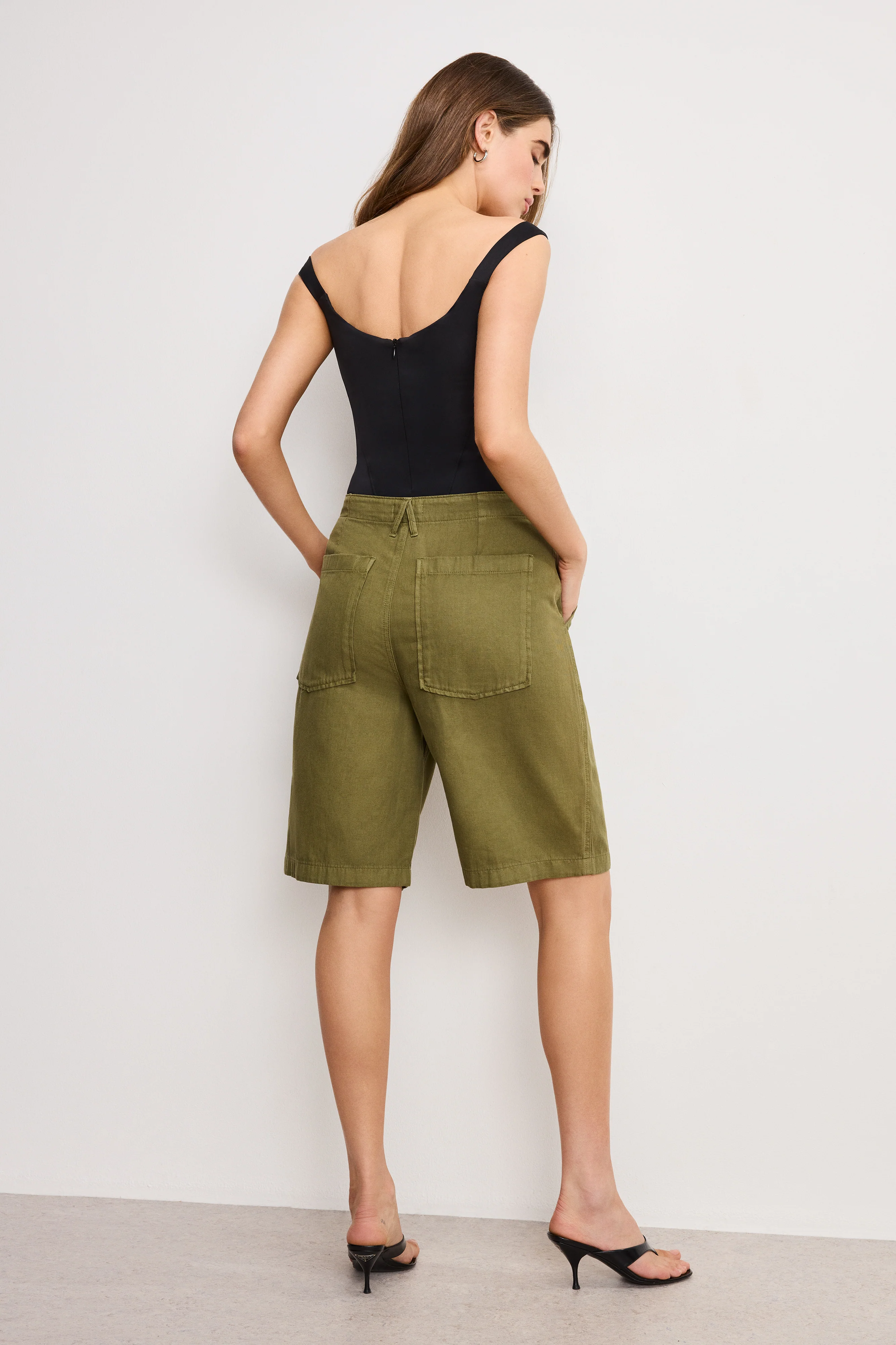 LITE LINEN BERMUDA SHORT Martini olive002