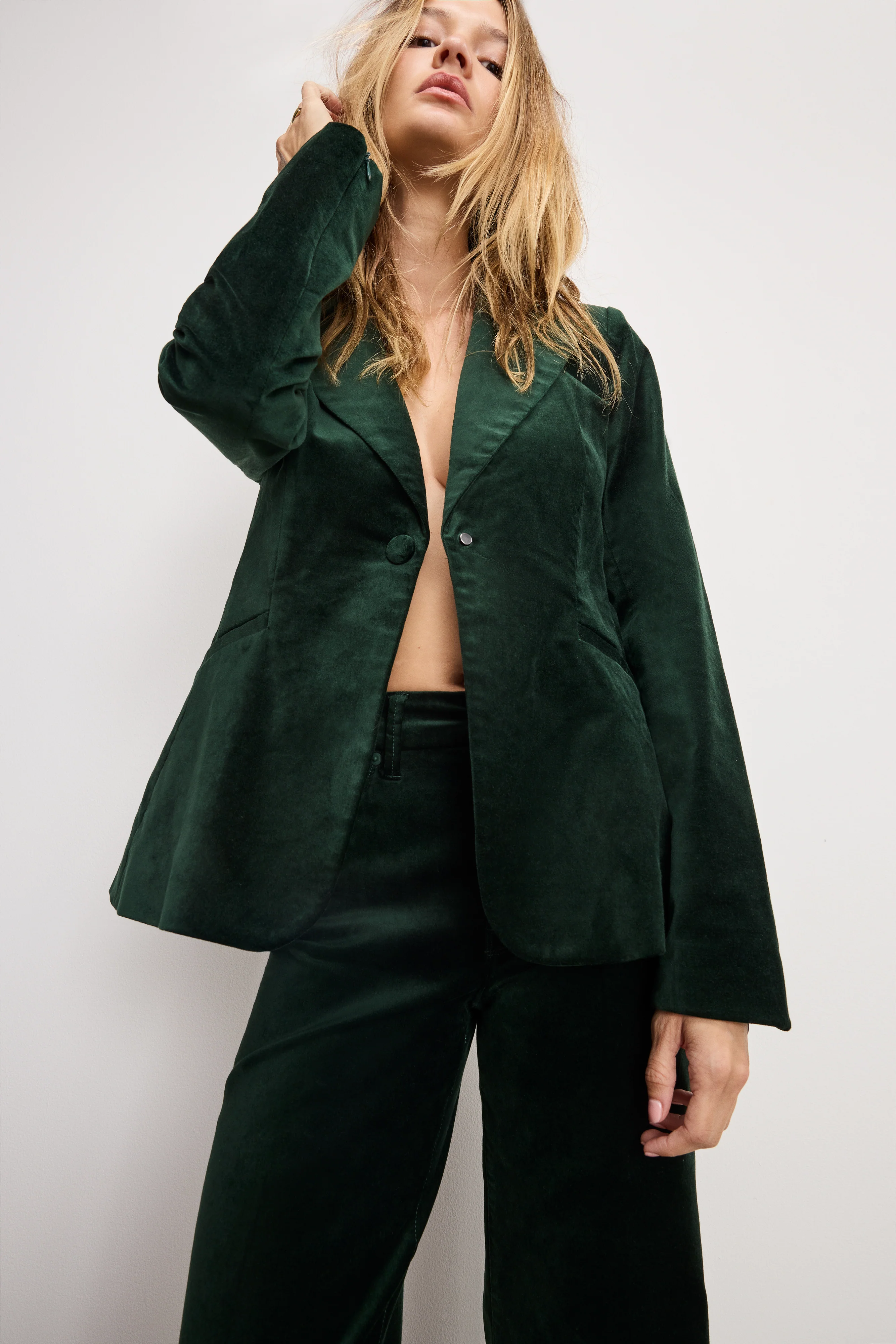 VELVET SCULPTED BLAZER Pine green003